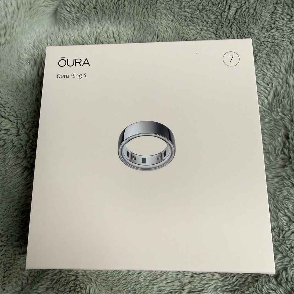 NEW / SEALED Oura Ring 4 Size 7 Silver w/extra charger
